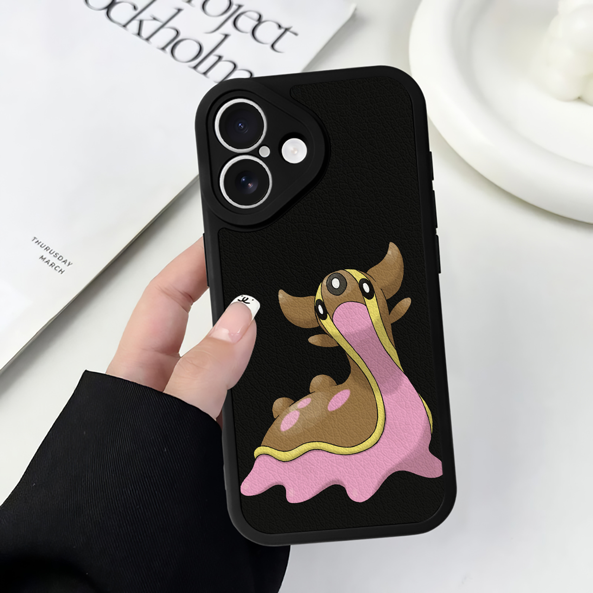 （画像用） ポケットモンスター Pokémon 【iPhone 16シリーズ対応】シリコンスマホケース（レザー調） 材質：シリコン